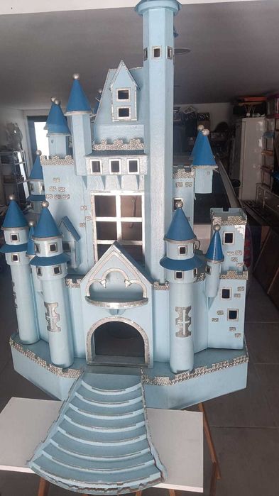 Castelos Disney/princesas príncipes/Mikey Mouse. 2 unidades no total