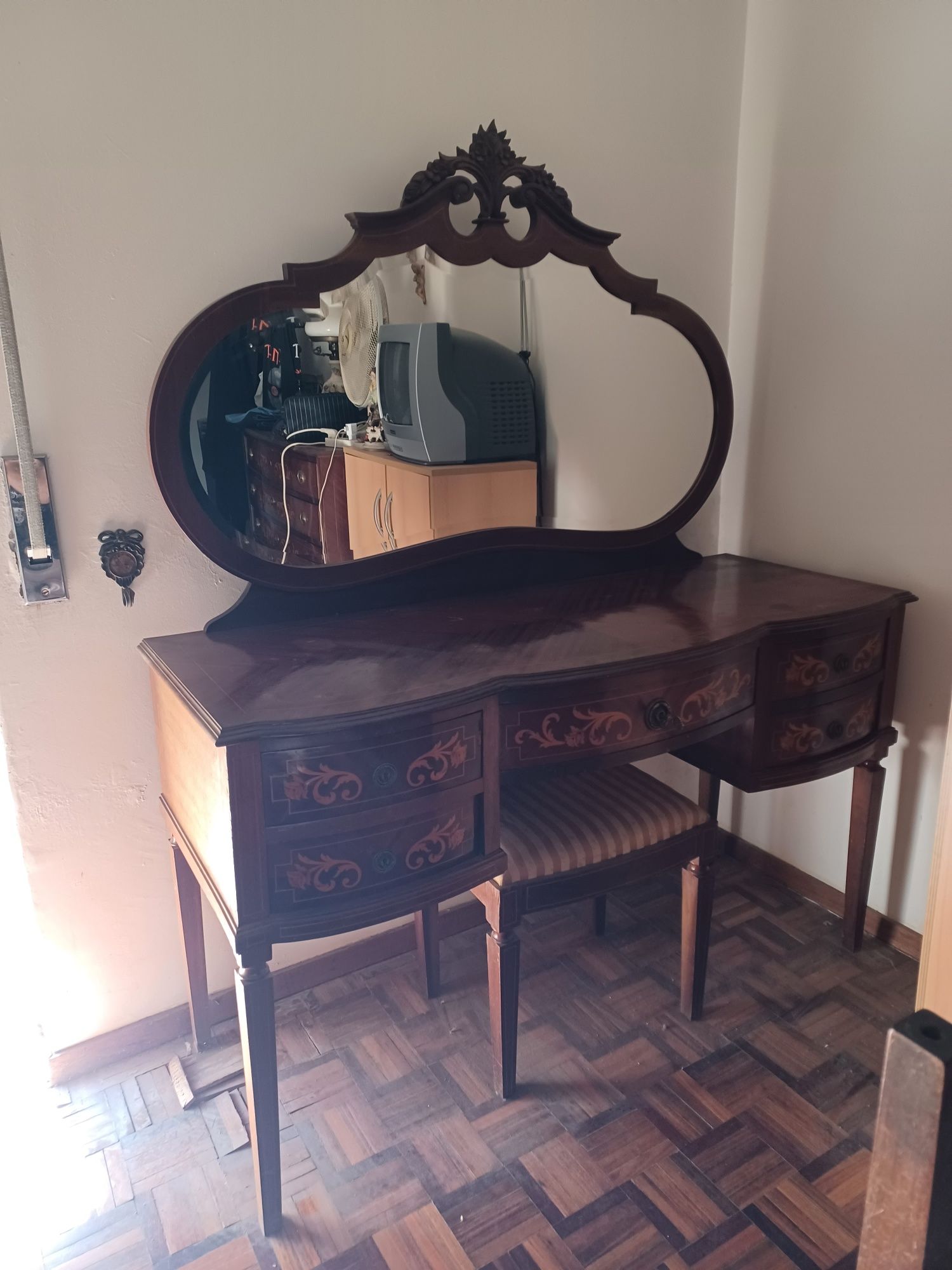 Pechiché (toucador) com banco estilo Dona Maria