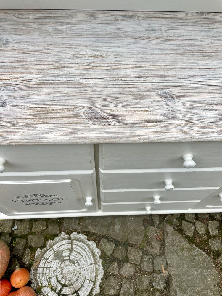 Kredens prowansalski, kredens rustykalny, kredens shabby chic