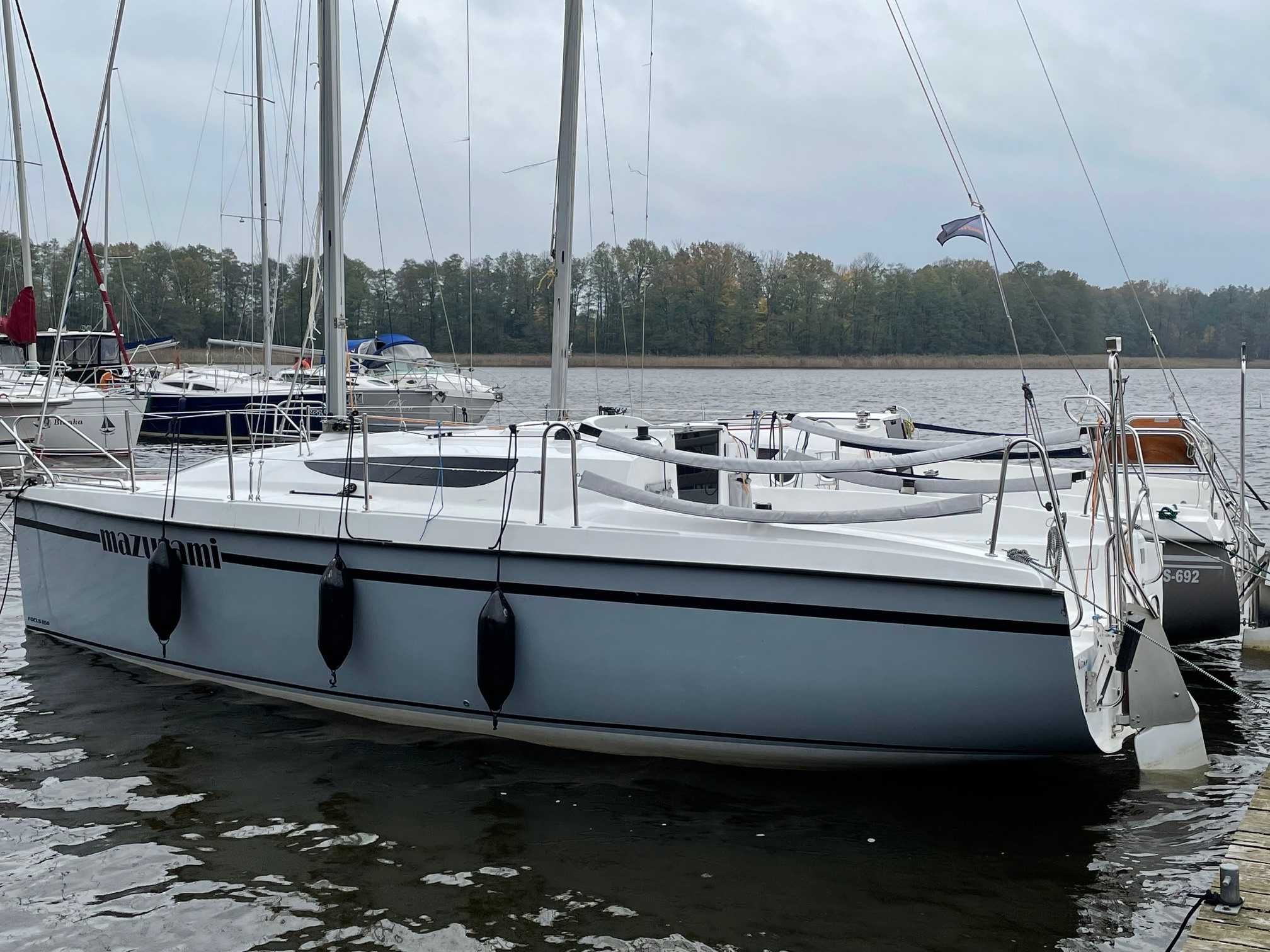 Jacht Focus 850 jak nowy z vat