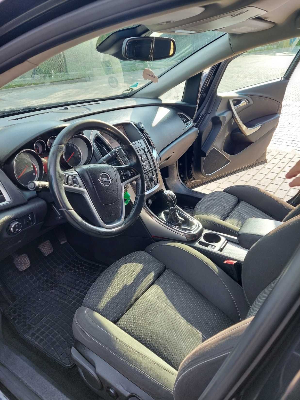 Opel Astra J 1.7 CDTI Sports Tourer 2011r.