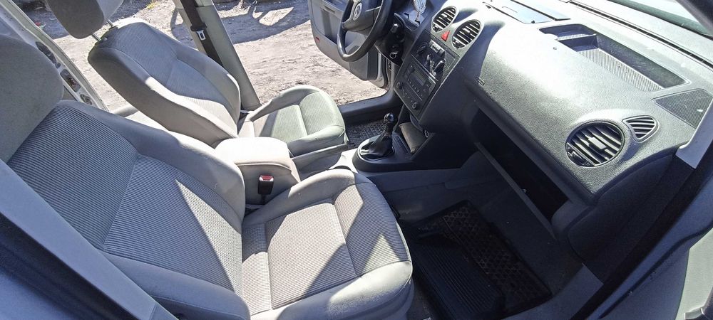 błotnik przód prawy vw caddy lak LA7W