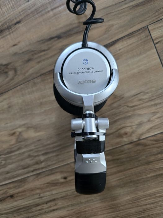 Słuchawki przewodowe Sony mdr v700 średni stan