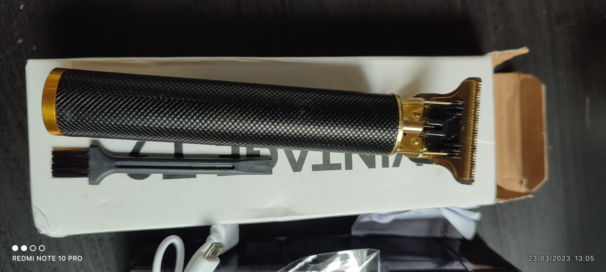 Vendo Máquina de Cortar Cabelo Profissional Nova em Caixa