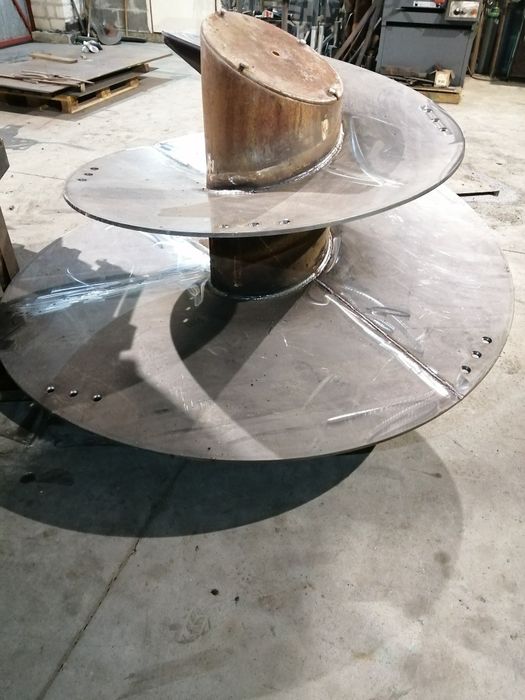 Wstęgi ślimak pióra paszowóz seko samurai sgariboldi kuhn paszowozu