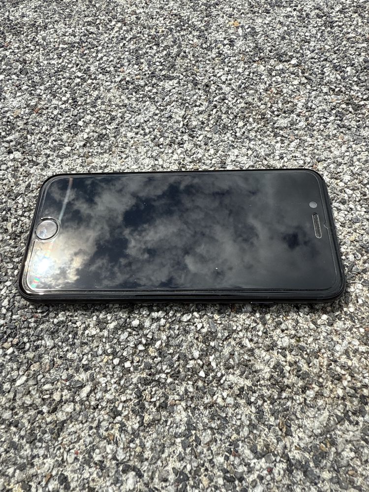 iPhone SE 2022 zadbany