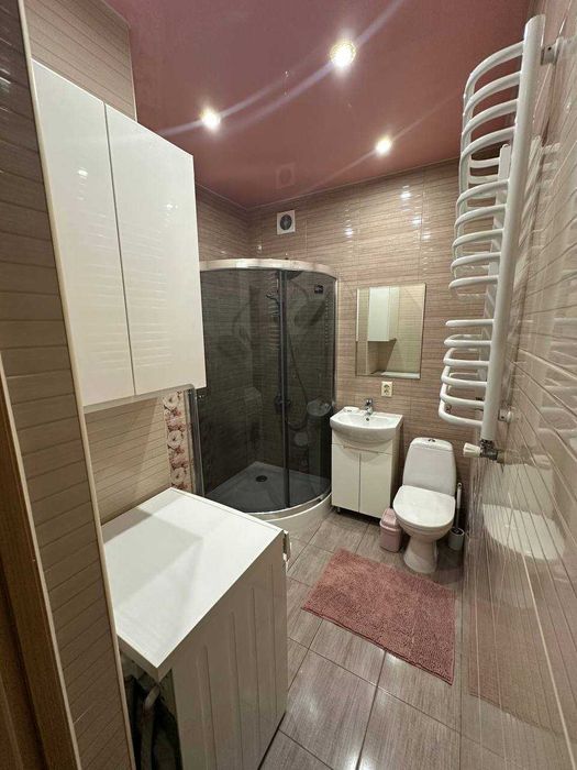 Здається 2 кімнатна квартира 62 м2