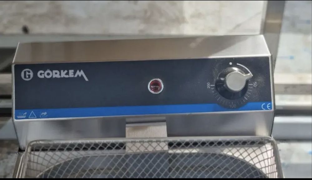 Чебуречниця , фретюрниця.Gorkem