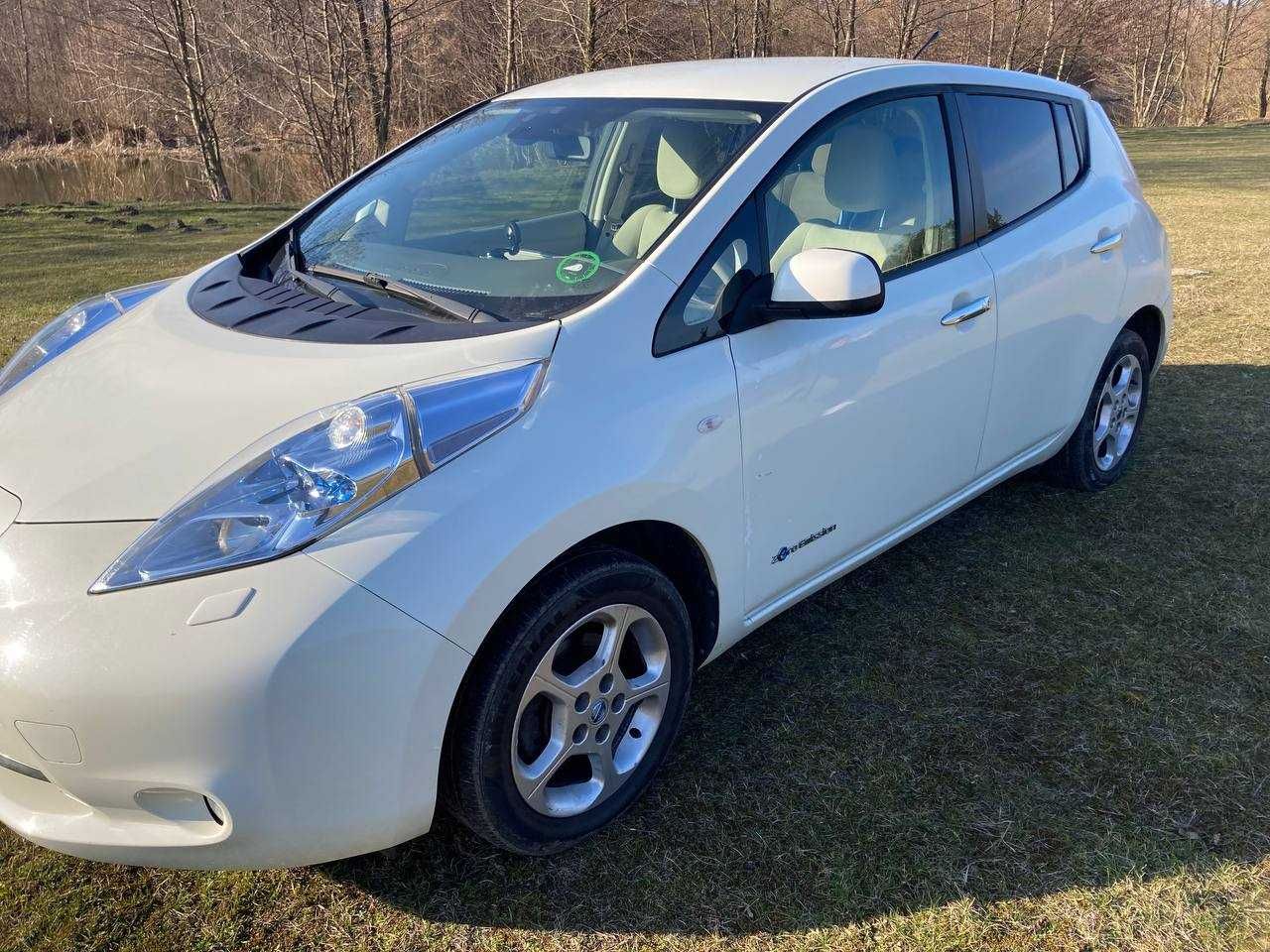 Nissan Leaf 2012  2 комплекти резини