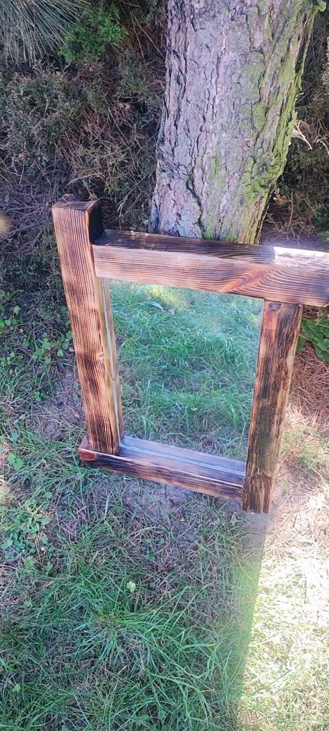 Lustro z naturalnego drewna sosnowego o wymiarach dł 66 cm, szer 48 cm