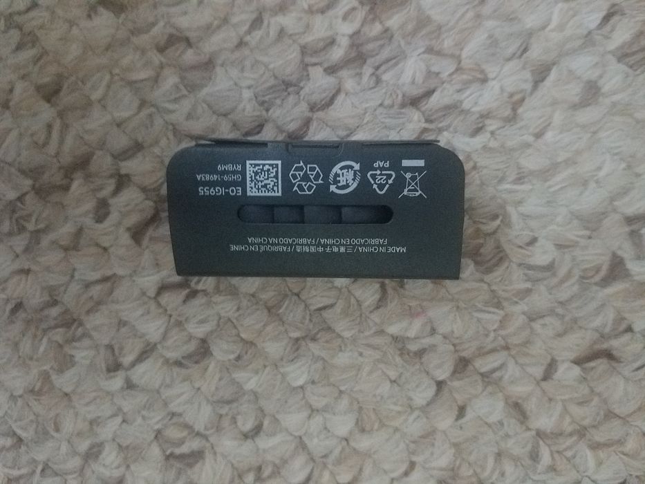 Навушникі AKG з амброшюрами