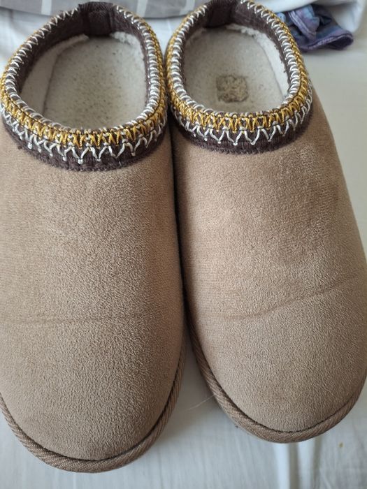 Kapcie damskie na koturnie