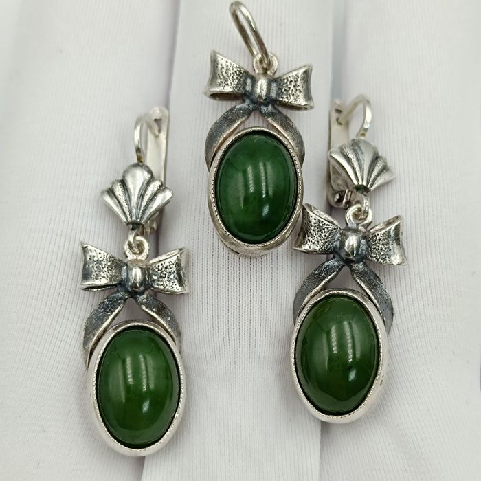 Советский серебряный набор серьги и кулон 925 пробы (:3ХЮ) с нефритом