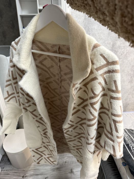 Накидка тепла розмір М/Л як Нова