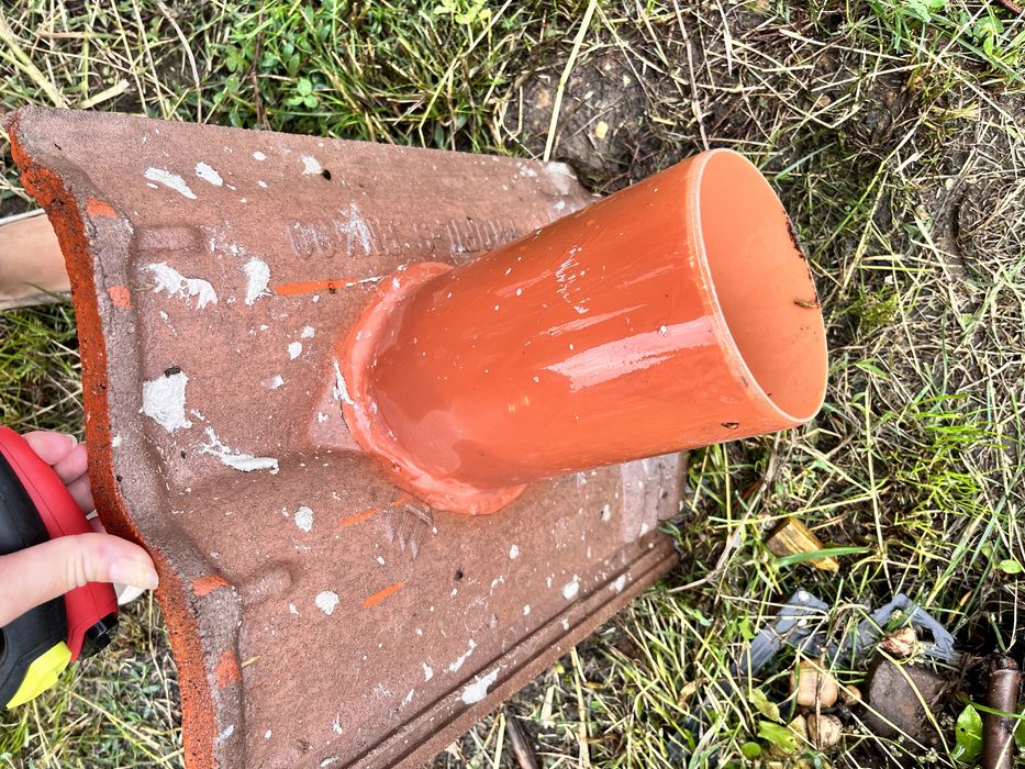 Euronit kominek wentylacyjny czerwony betonowy