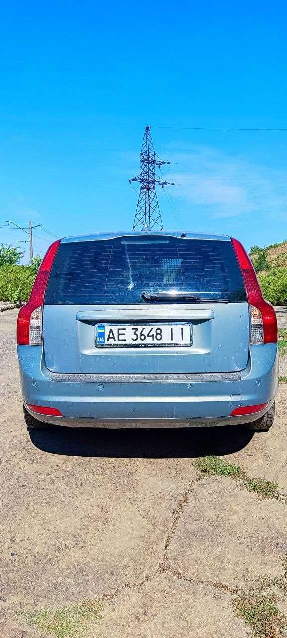 Автомобіль Volvo v50