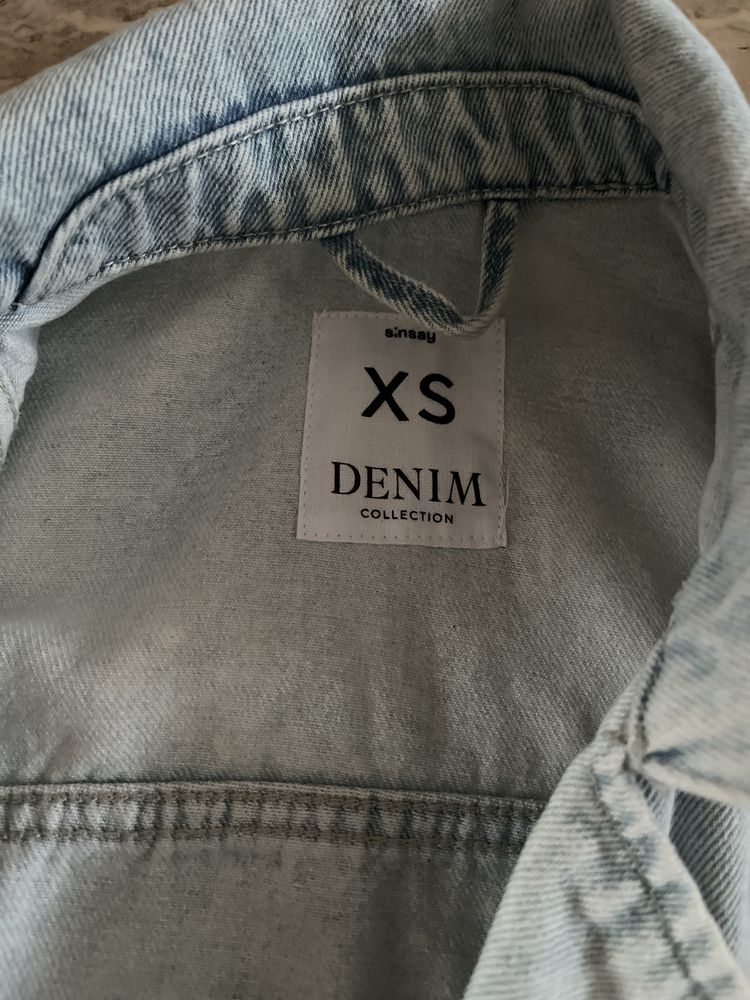 Продам джинсовую куртку Xs