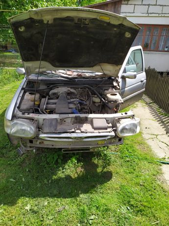 Двигун з кпп та кузовні деталі на ford  Escort