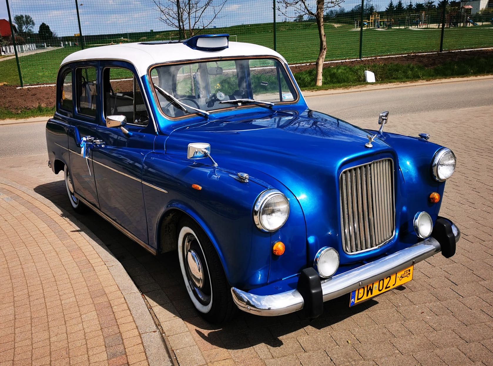 Blue London Taxi - zabytkowe auto do ślubu Lublin i okolice.