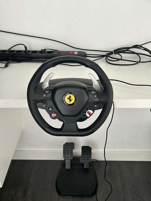 Volante Ferrari PS4