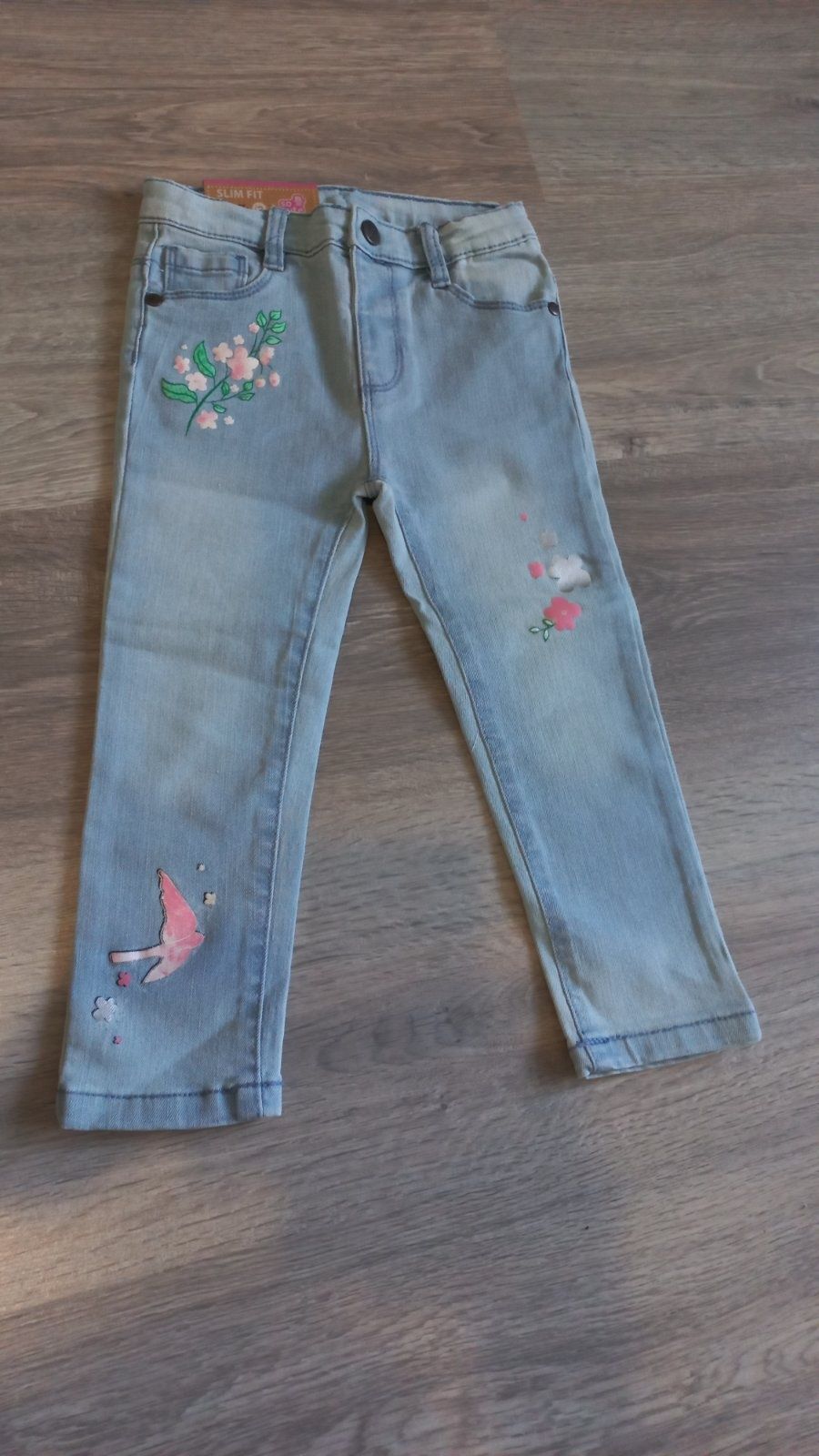 Крутые новые джинсы с вышивкой, размер 98 см