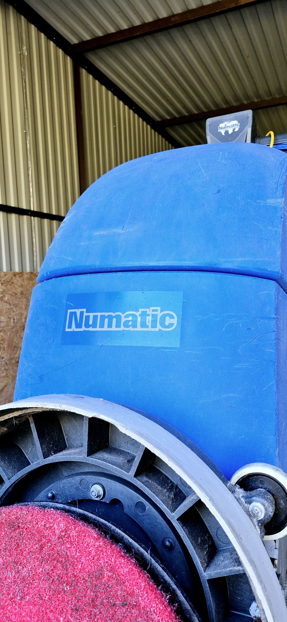 Maszyna czyszcząca do podłóg Numatic TT 40B45