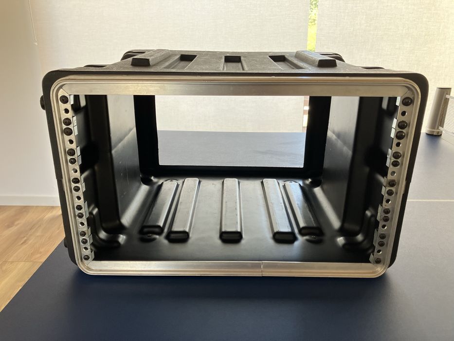 Rack SKB 6U Made in USA (Orange,CA) 2002