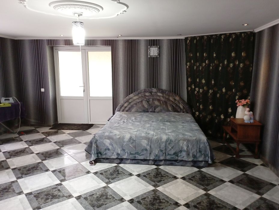 Будинковолодіння: комерція + житло 210 м2 Берегово Бако Габора 109