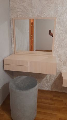 Туалетний столик