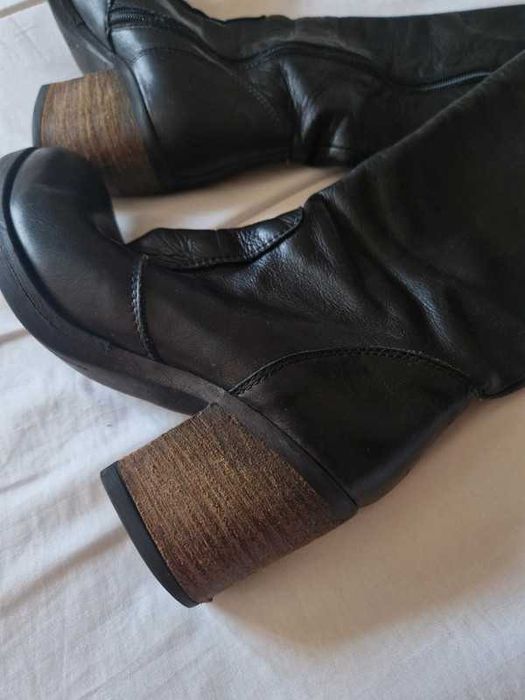 Bota preta cano alto