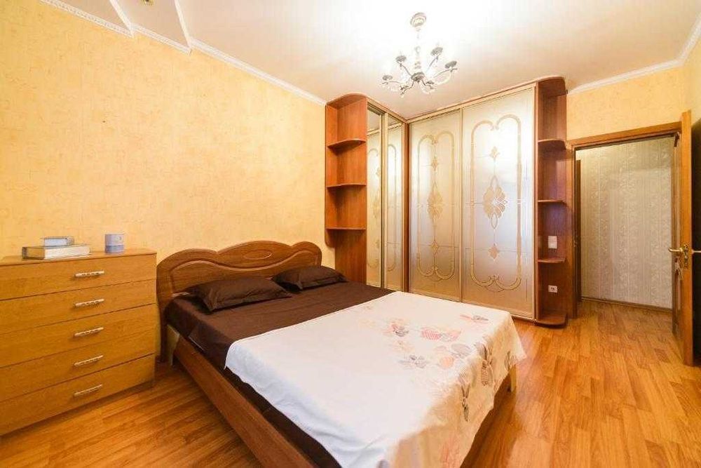 2к ЛЮКС біля метро Дарниця, новий будинок, 6 спальних місць, подобово