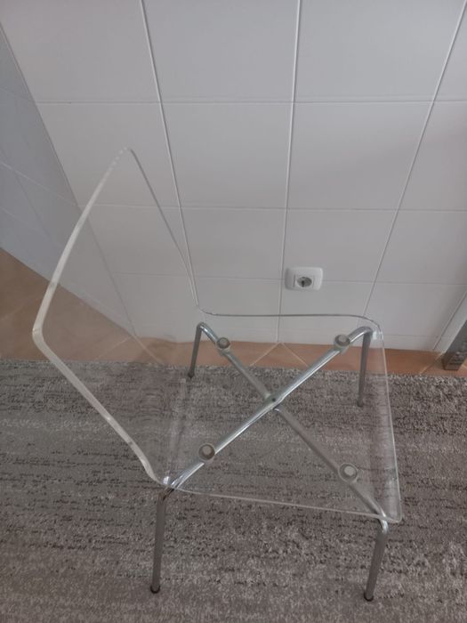 Mesa de cozinha com tampo de vidro + 4 cadeiras