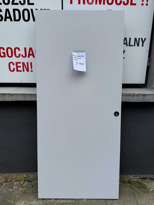 Drzwi wewnętrzne przesuwne razem z systemem