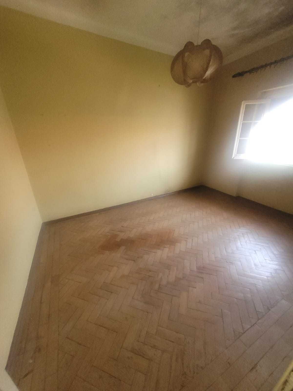 Fantástico Apartamento T2 no Centro Sul, Almada (para obras)