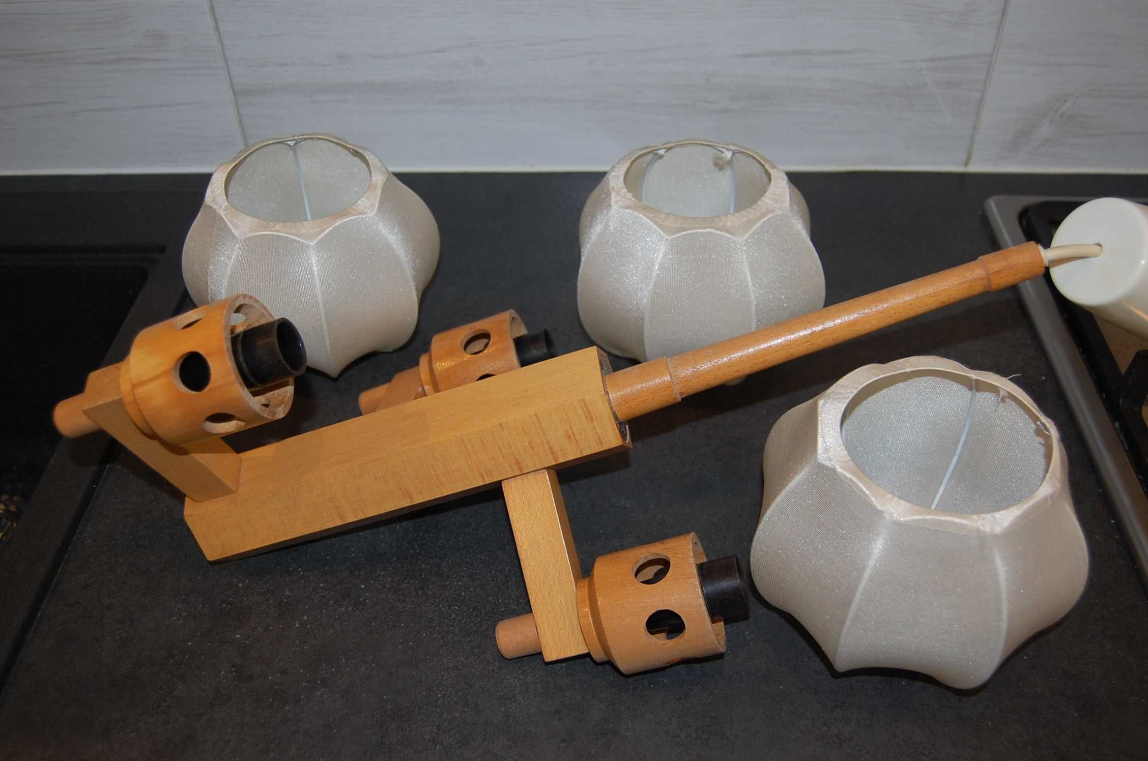 Żyrandol, lampa z kloszami, na 3 żarówki - PRL
