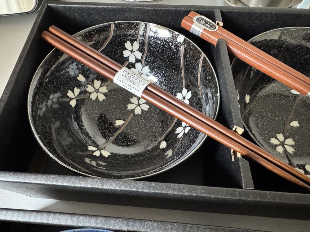 Zestaw misek ramen, set talerzy do azjatyckich