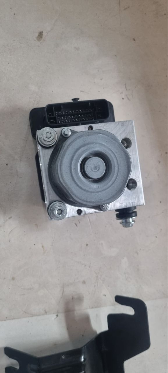 Насос ABS блок Renault Daster 2021-24 476606804R