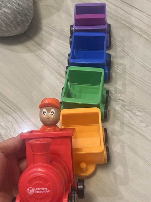 Розвиваюча іграшка поїзд Learning Resources