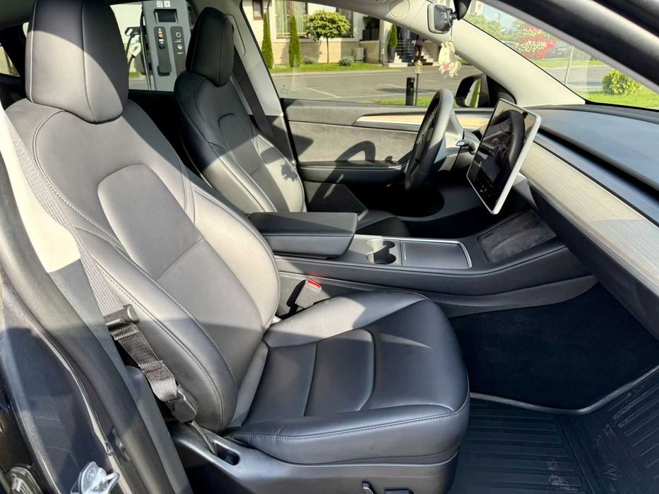 Прокат автомобіля Tesla Model Y 2024 Оренда Тесли Аренда Тесли