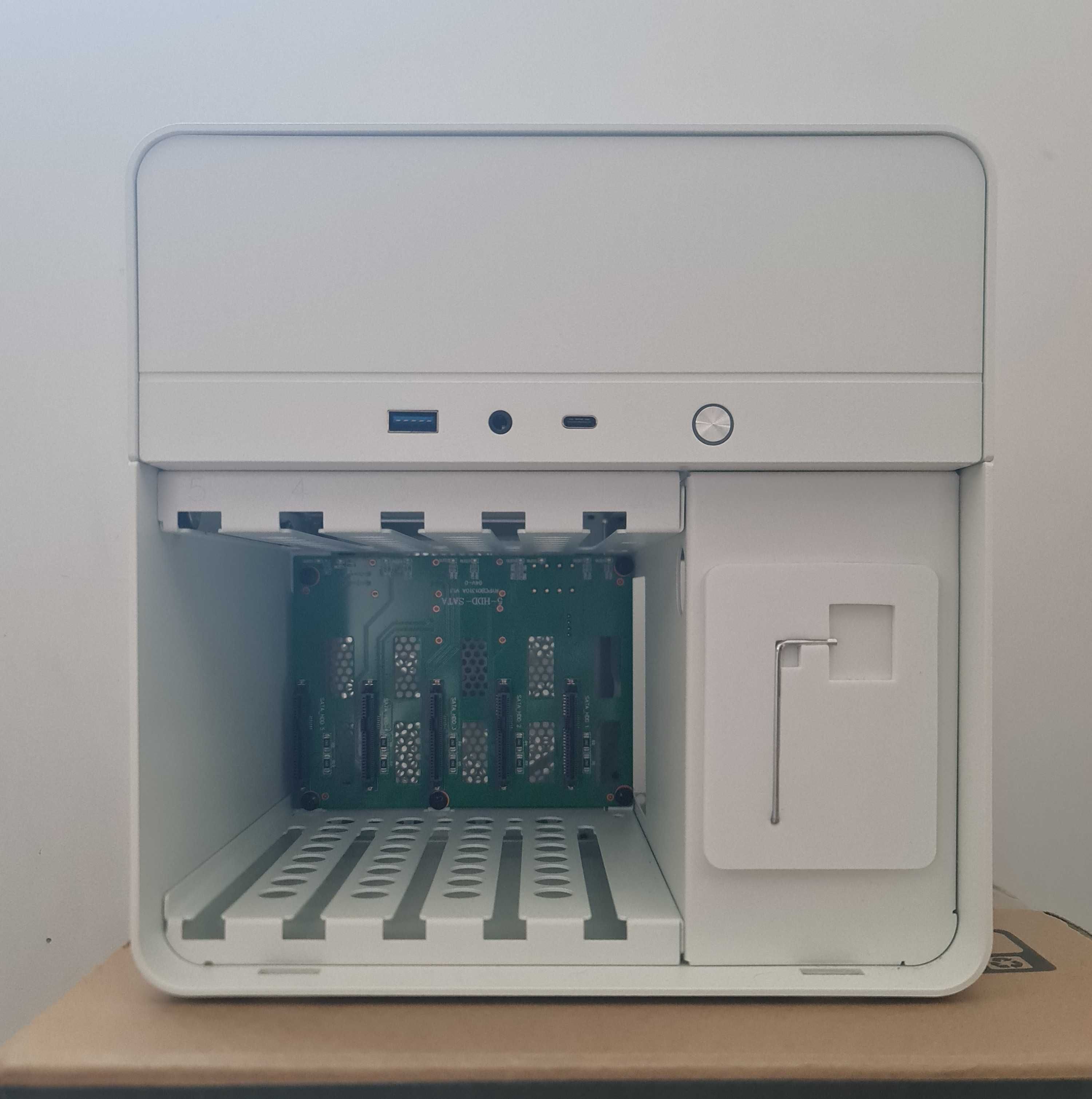 Jonsbo N2 5 bay NAS