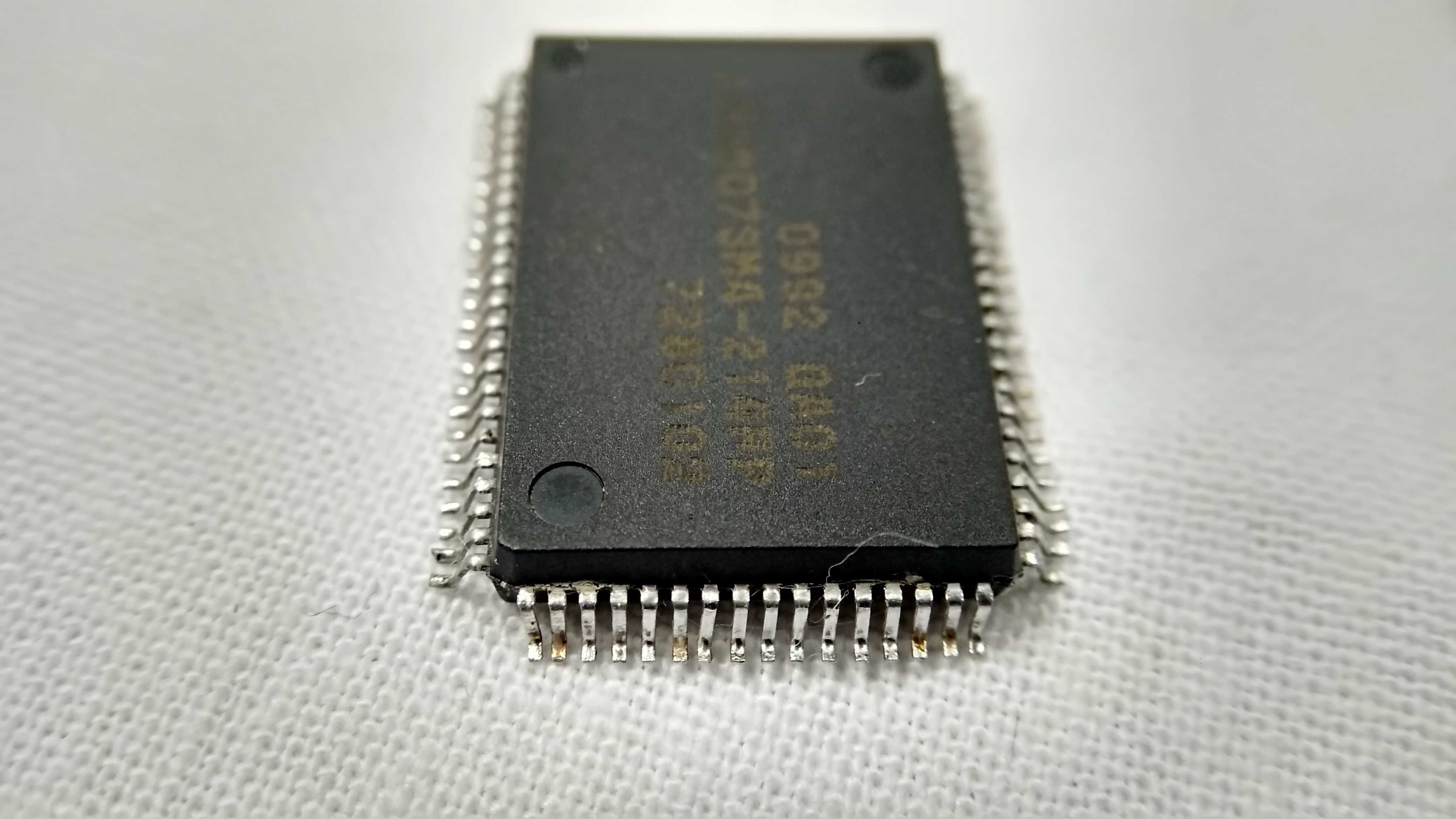 Мікросхема 0992 GA01 M38073M4-214FP 728C102