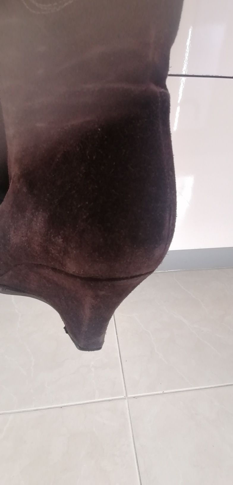 Botas castanhas camurça