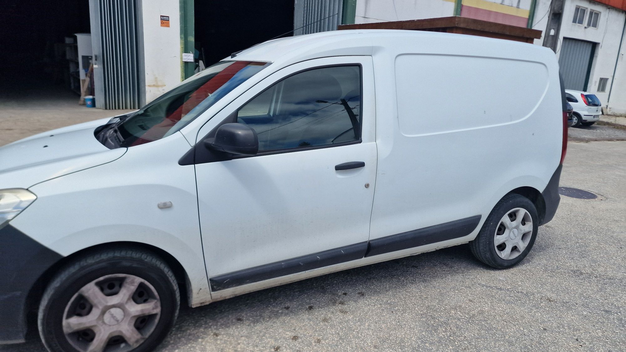 Dacia dokker ano 2013 dois lugares 240000 mil km