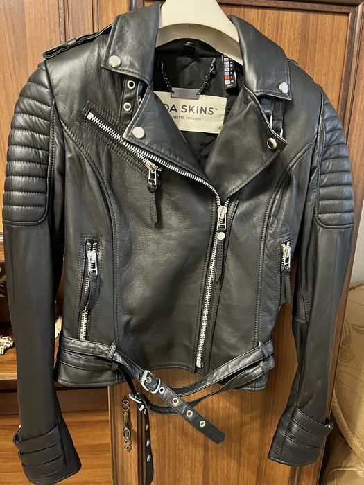 Жіноча шкіряна куртка