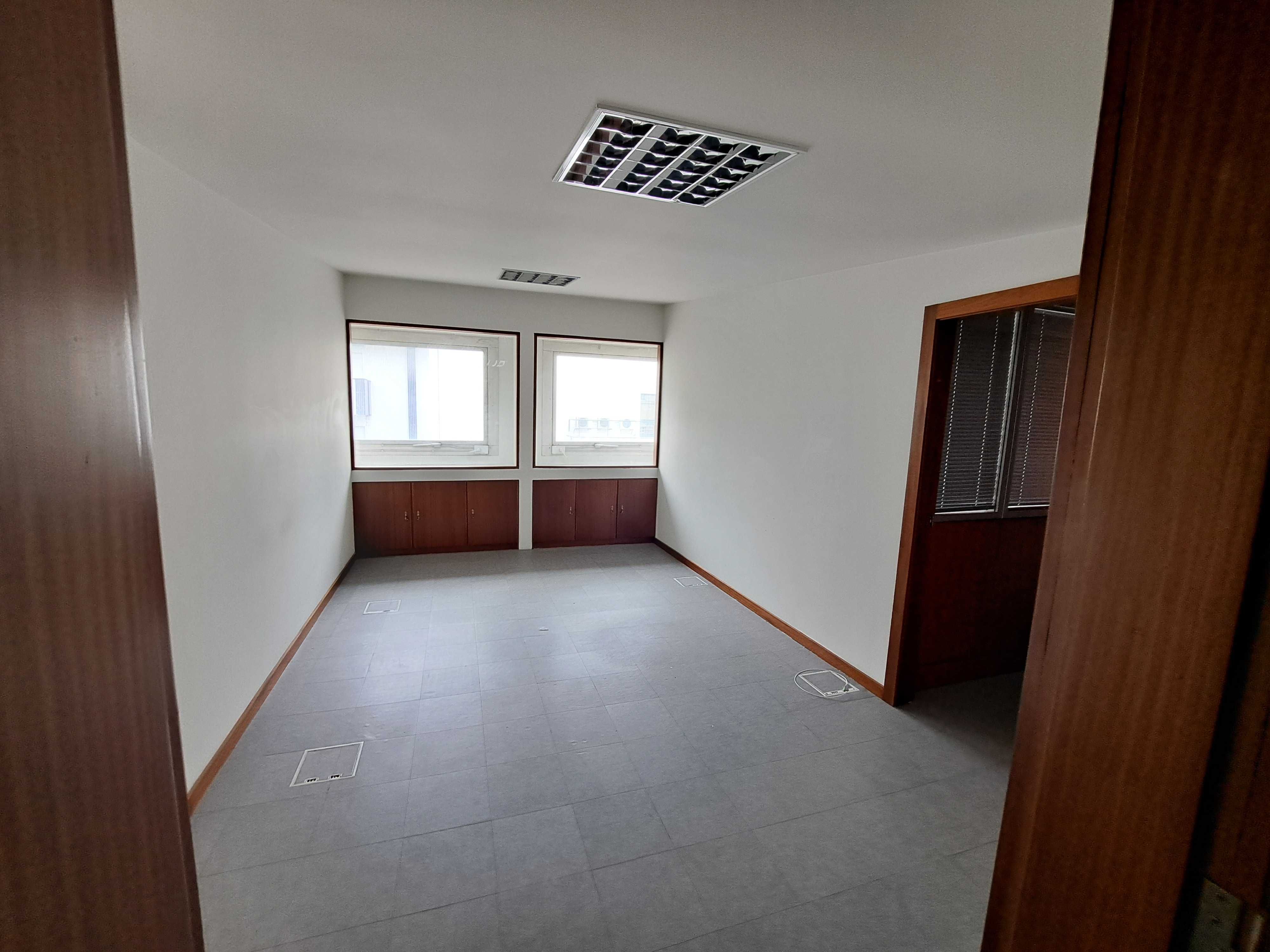 Arrenda-se - Escritório 55 m² – 2 salas+receção – Oliveira de Azeméis