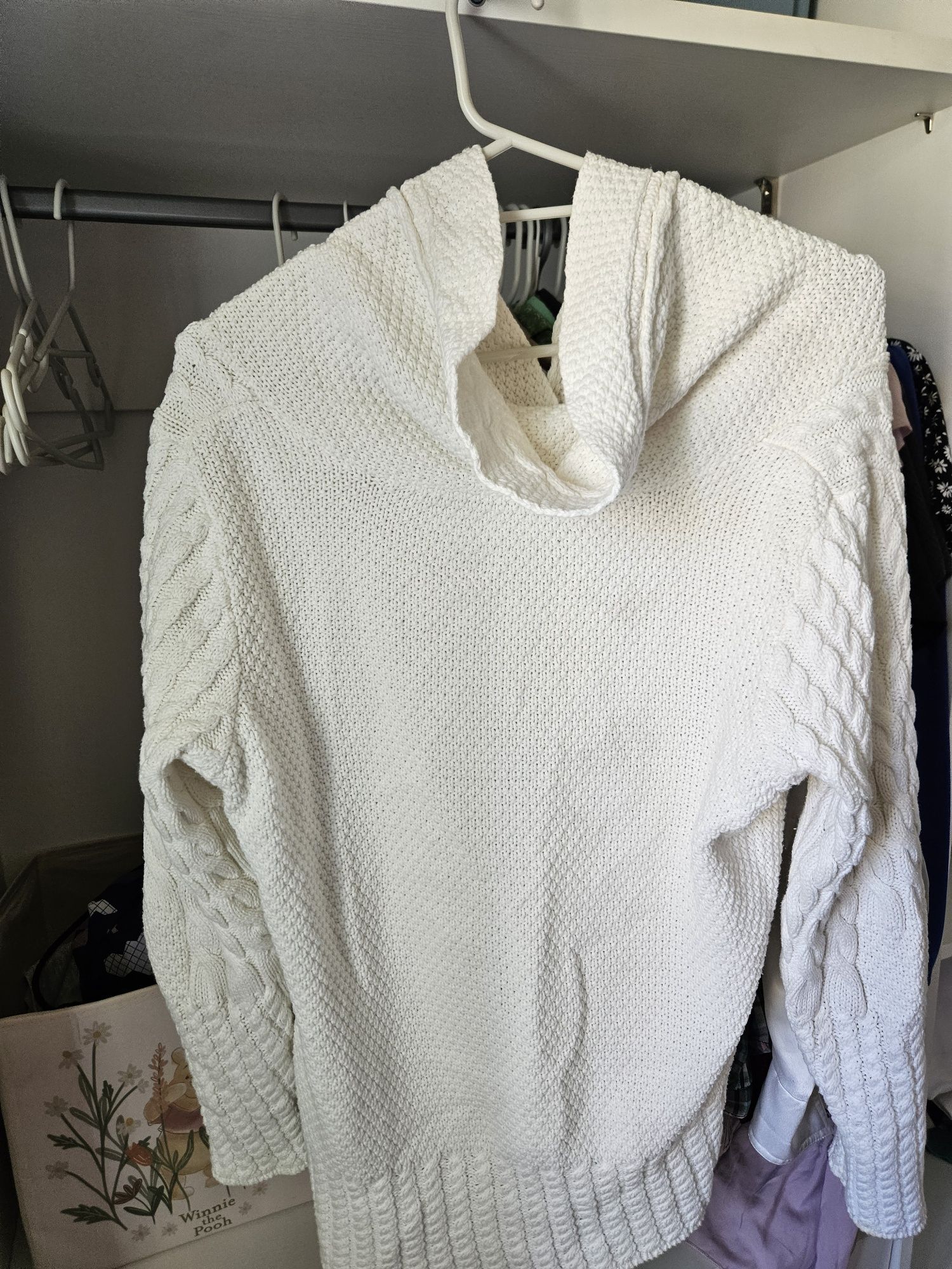 Sweter z kołnierzem