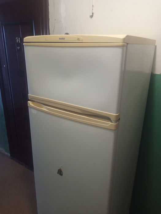 Холодильник NORD працює тільки морозилка.