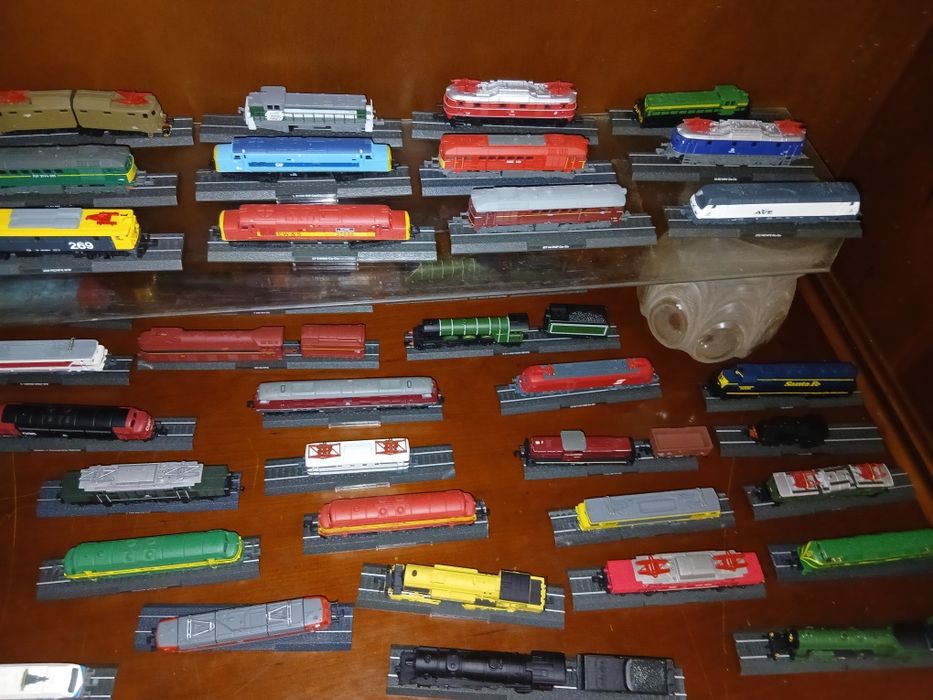 Coleção 50 locomotiva comboios por  9 € cada