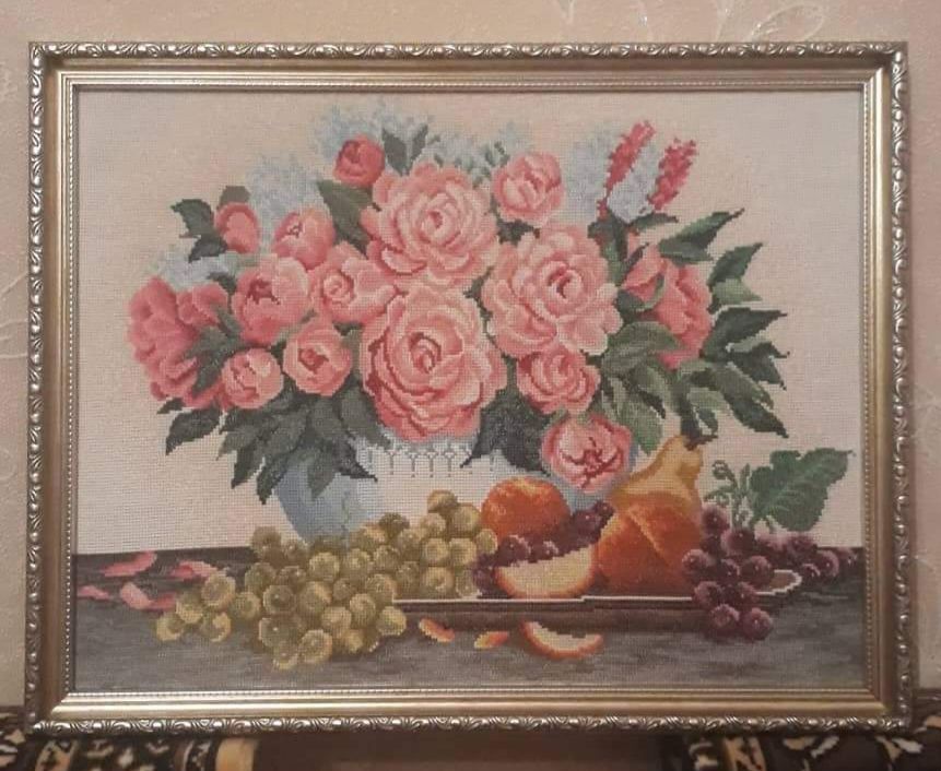 Вышитая картина "Натюрморт с розами"