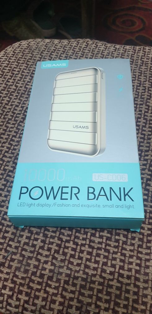 Портативна батарея Usams US-CD06 Trunk Power Bank 10000mah Silver

Зал